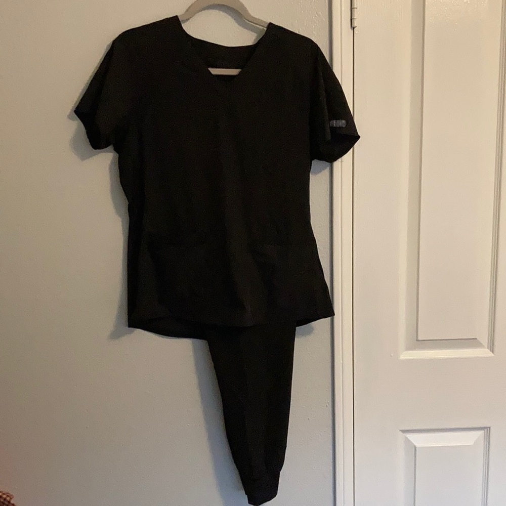 Medcoture black scrub set jogger
